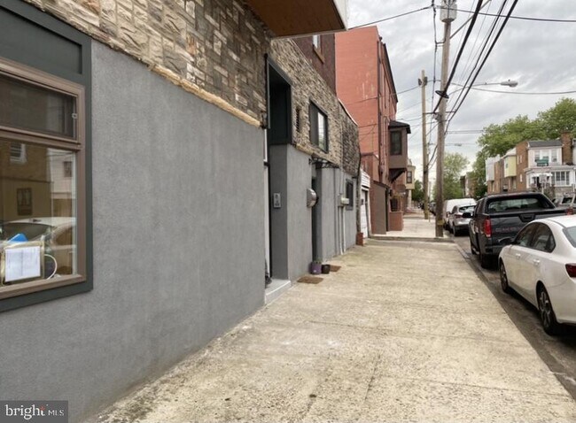Building Photo - 838 Corinthian Ave
