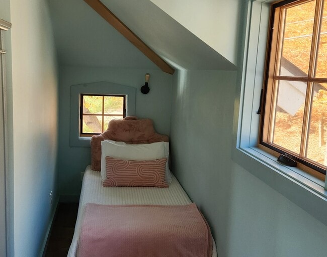 Building Photo - 44 W Shore Rd