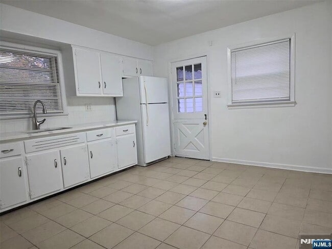 Building Photo - 27 West End Ave