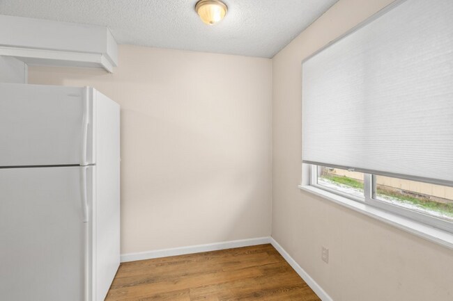 Building Photo - 818 E Princeton Ave