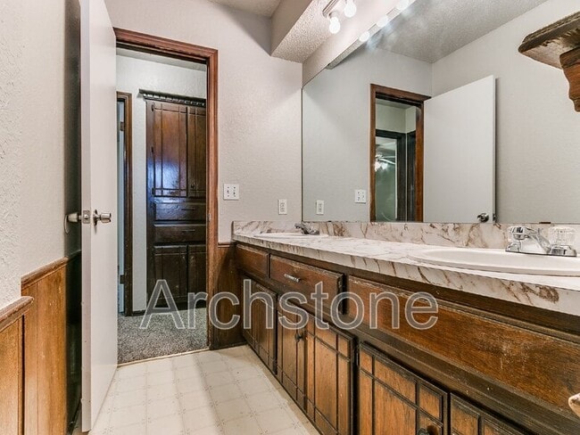 Building Photo - 5216 Coble St