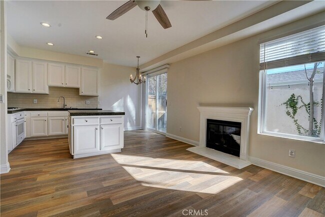 Building Photo - 7124 N Farralone Ave