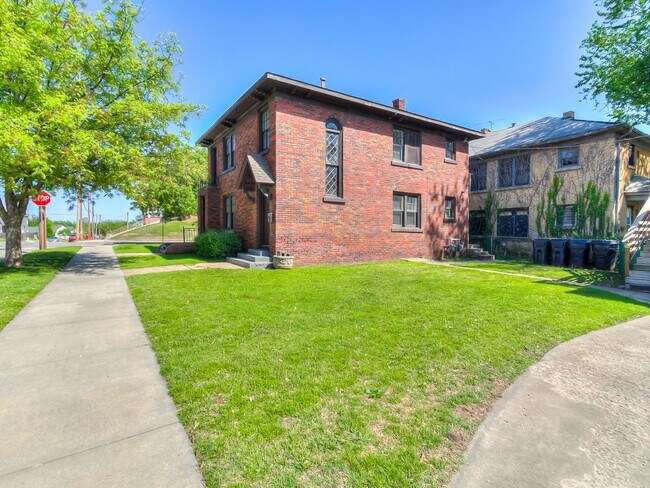 Building Photo - 1300 NW 15th St