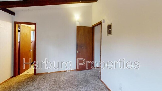 Building Photo - 454 Arapahoe Ave