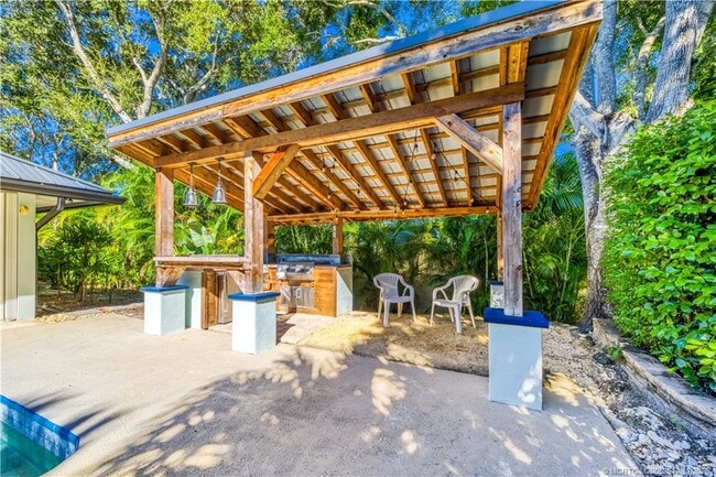 Building Photo - 7 Oakwood Dr