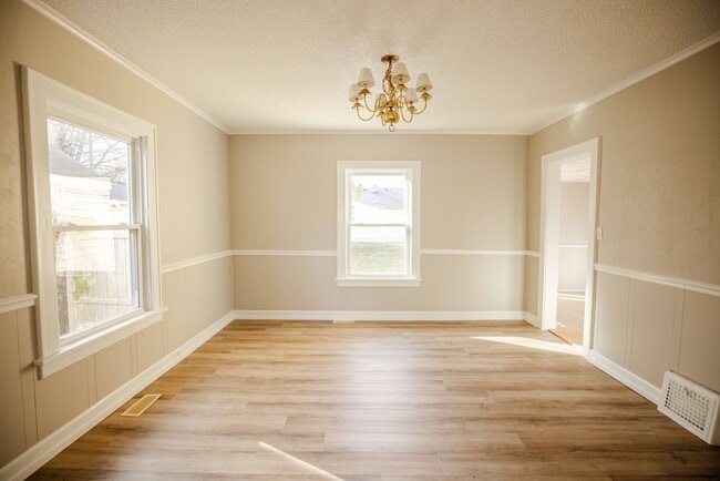 Building Photo - Beautiful three bedroom spacious house with tons of storage and finished basement.