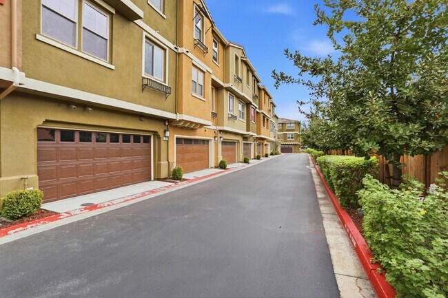 Building Photo - 621 Cinnamon Cir