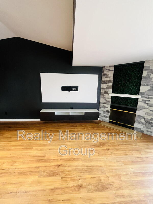Building Photo - 1477 Saddle Way