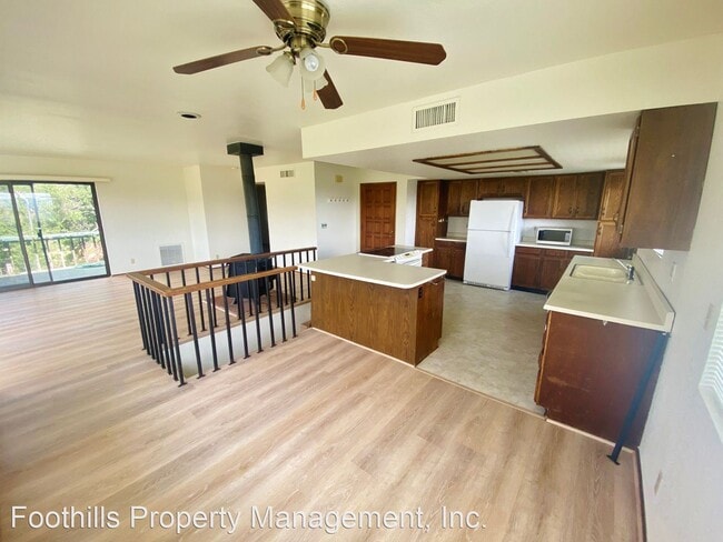 Building Photo - 2 br, 2 bath House - 545 Norbie Road