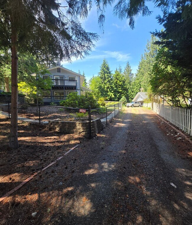 Building Photo - 31 Salal Way