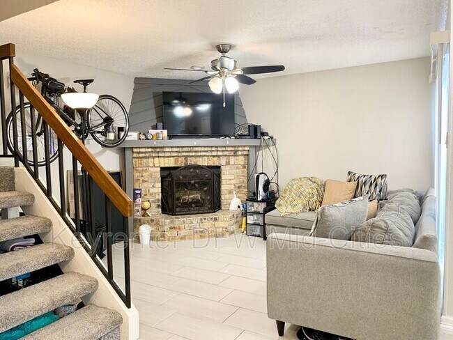 Building Photo - 2623 Piedras Dr