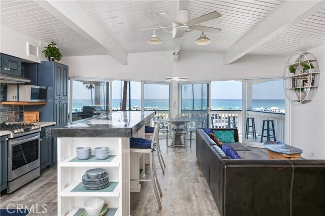 Building Photo - 2214 W Oceanfront