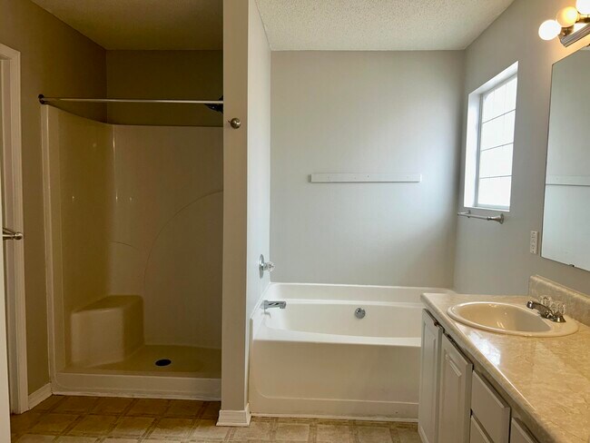 Building Photo - 218 Trish Dr