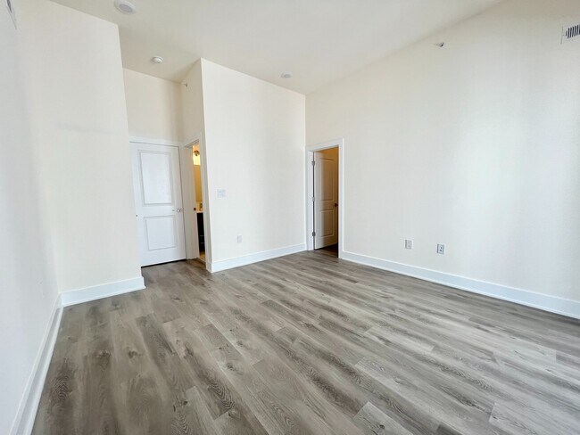 Building Photo - 1115 N American St