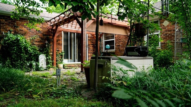 Building Photo - Four bedroom in Nashville