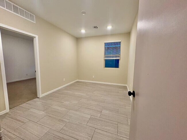 Building Photo - 1325 S 223rd Dr