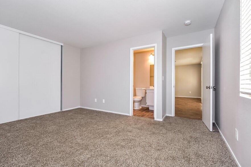 Building Photo - 613 Black Sand Ct