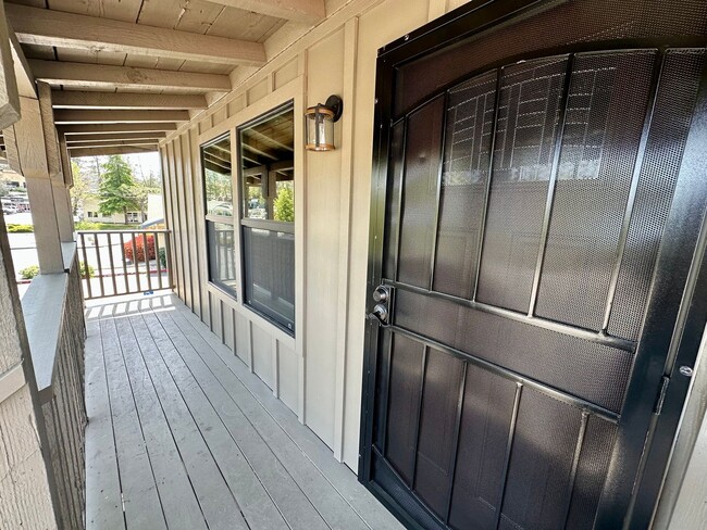 Building Photo - Cute 1 Bedroom Unit Close to Downtown