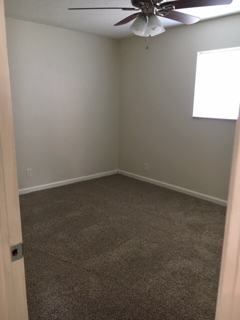 Building Photo - 2101 Magnolia Dr