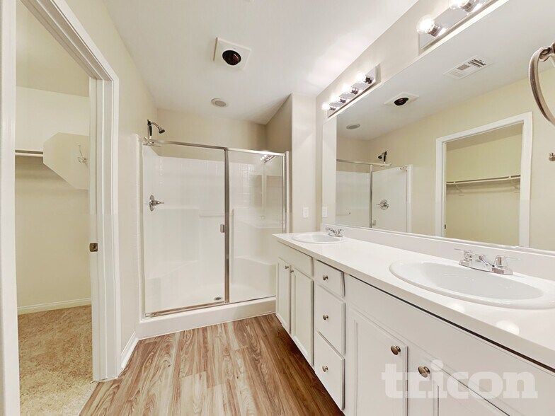 Building Photo - 10626 Seasonable Dr