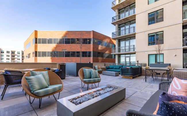Building Photo - 2400 E Cherry Creek South Dr
