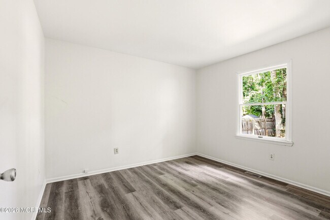 Building Photo - 1305 Marshall St