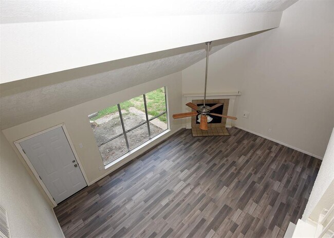Building Photo - 194 Moonridge Dr