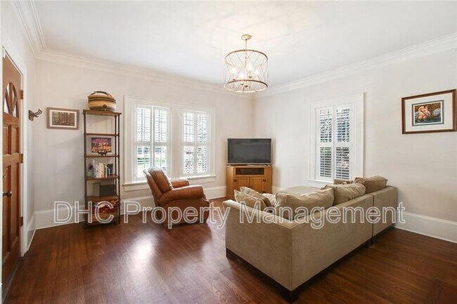 Building Photo - 939 Euclid Ave NE