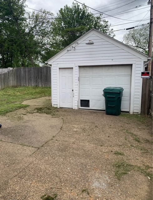 Building Photo - 2004 Oak Ave