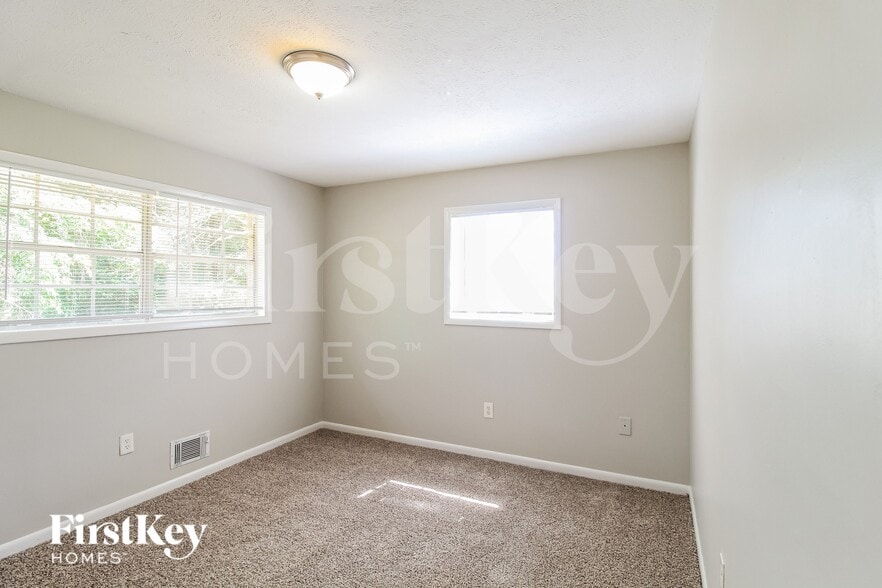 Building Photo - 1021 Meadowbrook Ln NW