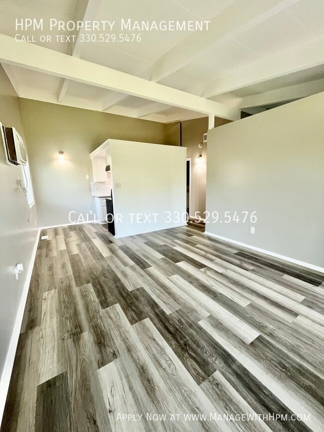 Building Photo - 881 Bryant Ave