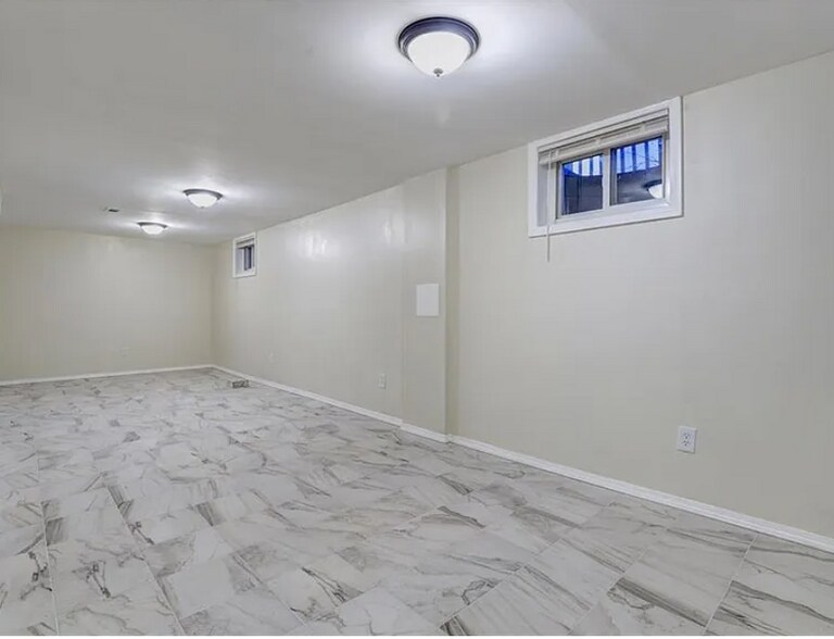 Building Photo - 5517 Willow Ave