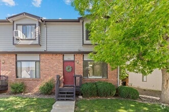 Building Photo - Contemporary Comfort Meets Convenience in ...