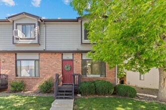 Building Photo - Contemporary Comfort Meets Convenience in ...