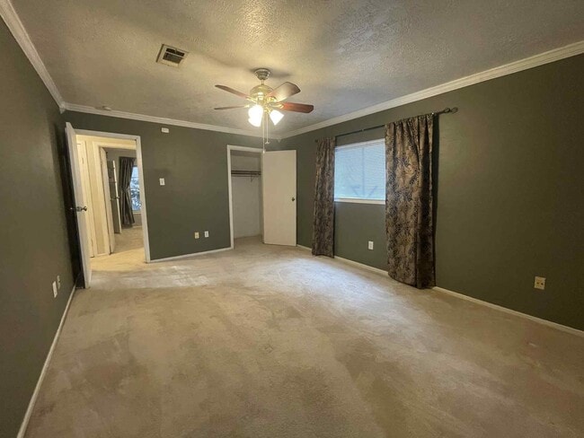 Building Photo - 447 El Toro Ln