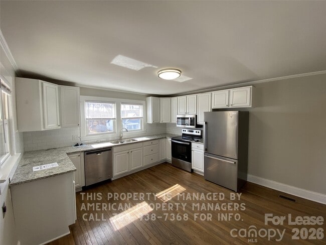 Building Photo - 503 E 22nd St