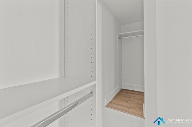 Building Photo - 2821-2822 Avenel St