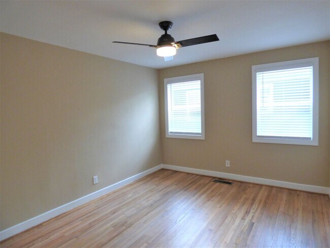 Building Photo - 725 9th Ave S