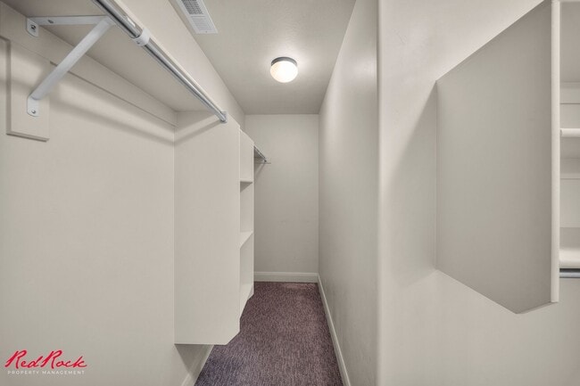 Building Photo - Charming 3 Bedroom Townhome