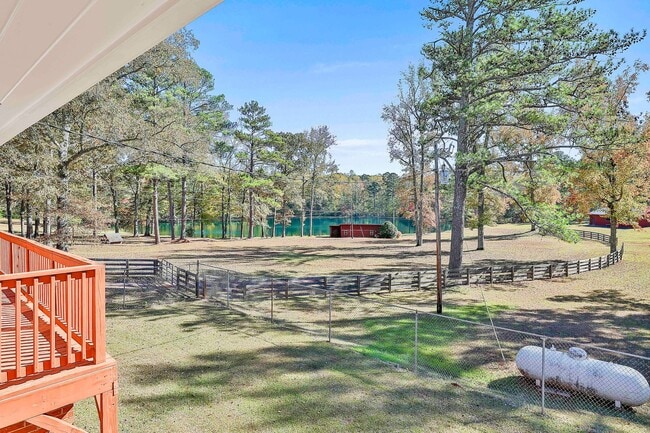 Building Photo - PROCUREMENT ONLY 334 Porter Road - Available Now! Ranch style home with spacious floor plan & bea...