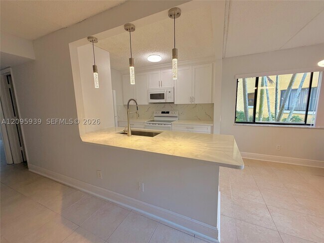 Building Photo - 110 Meadows Cir