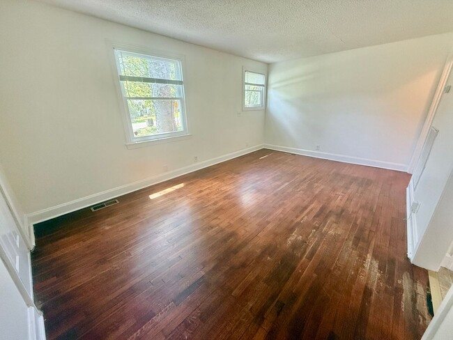 Building Photo - 902 Gibson Dr