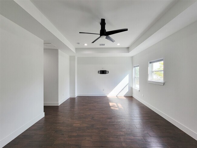 Building Photo - 5019 Creekmont Dr