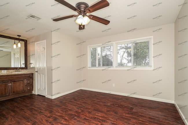 Building Photo - 3155 Stafford Ln