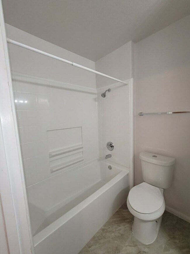 Building Photo - Orange Tree - West Campus- Beautiful 2 Bed...