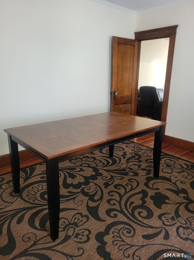 Building Photo - 165 Center St