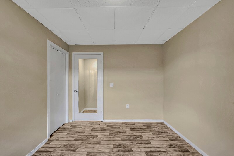 Building Photo - 129 N River St