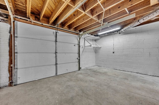 Building Photo - 204 3rd Ave