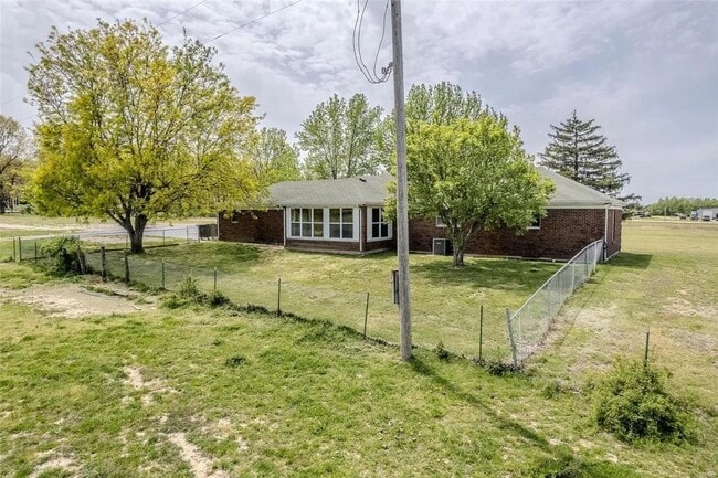 Building Photo - 3 Bedroom 2 Bathroom Home & 21 Acre Lot for rent.
