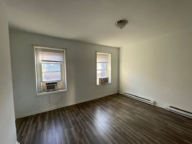 Building Photo - 2952 Kensington Ave